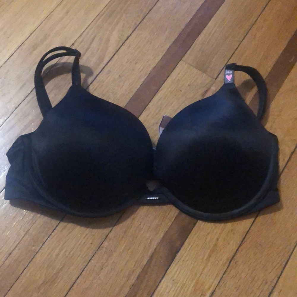 NWT Victoria’s Secret Very Sexy Push Up Bra 34D